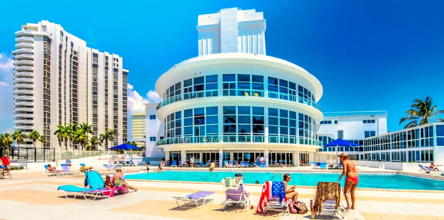 Castle Pavillon 8 Beachfront - Private Beach Access Loft With 2-Story, Pool, Tennis, Free Parking Access マイアミビーチ エクステリア 写真