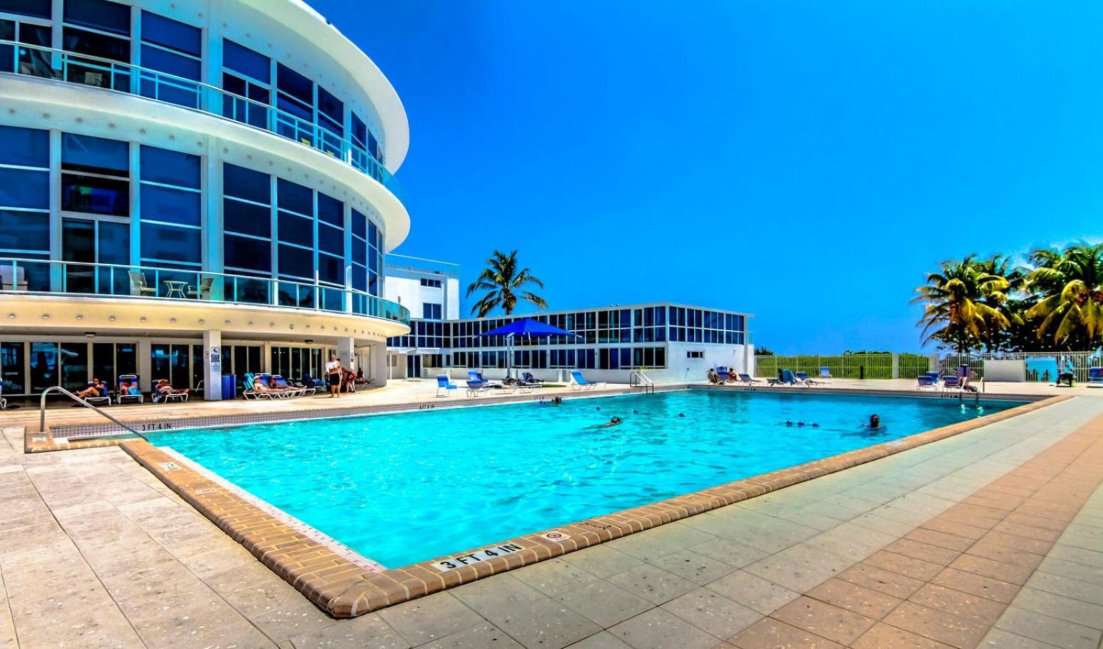 Castle Pavillon 8 Beachfront - Private Beach Access Loft With 2-Story, Pool, Tennis, Free Parking Access マイアミビーチ エクステリア 写真