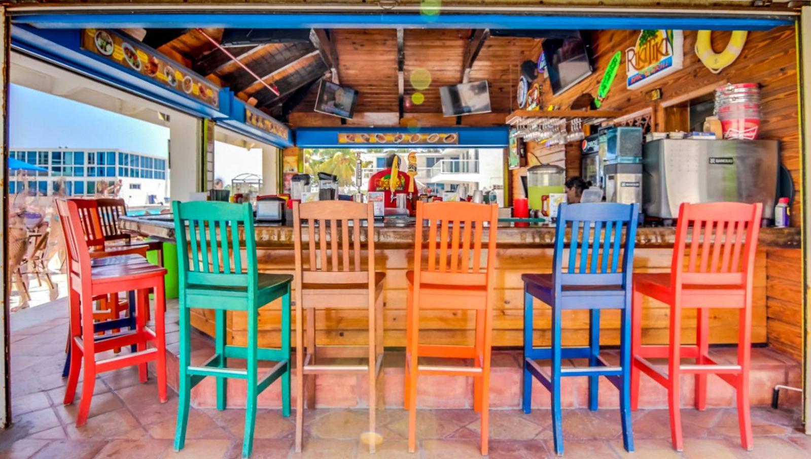 Castle Pavillon 8 Beachfront - Private Beach Access Loft With 2-Story, Pool, Tennis, Free Parking Access マイアミビーチ エクステリア 写真