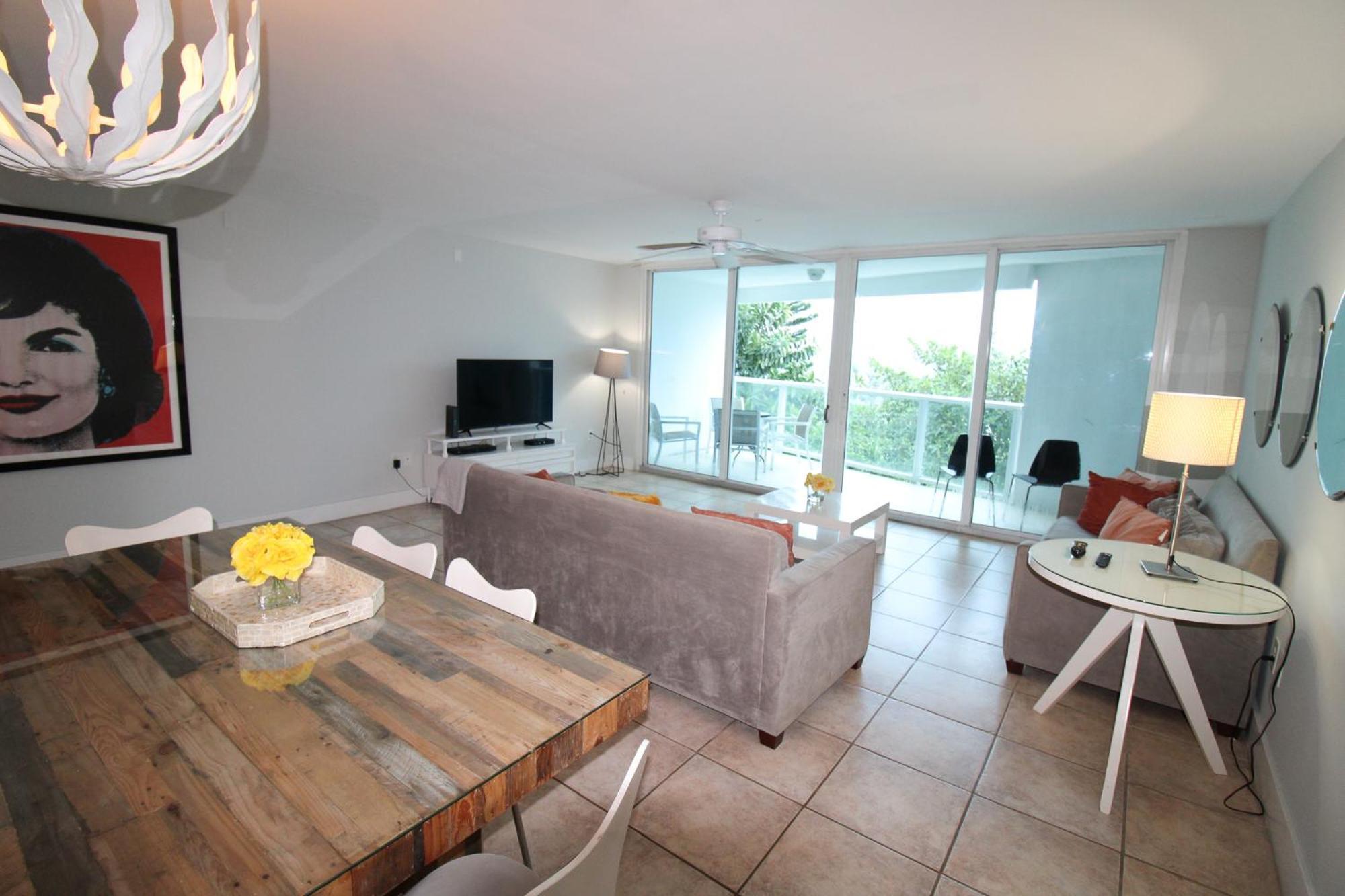Castle Pavillon 8 Beachfront - Private Beach Access Loft With 2-Story, Pool, Tennis, Free Parking Access マイアミビーチ エクステリア 写真