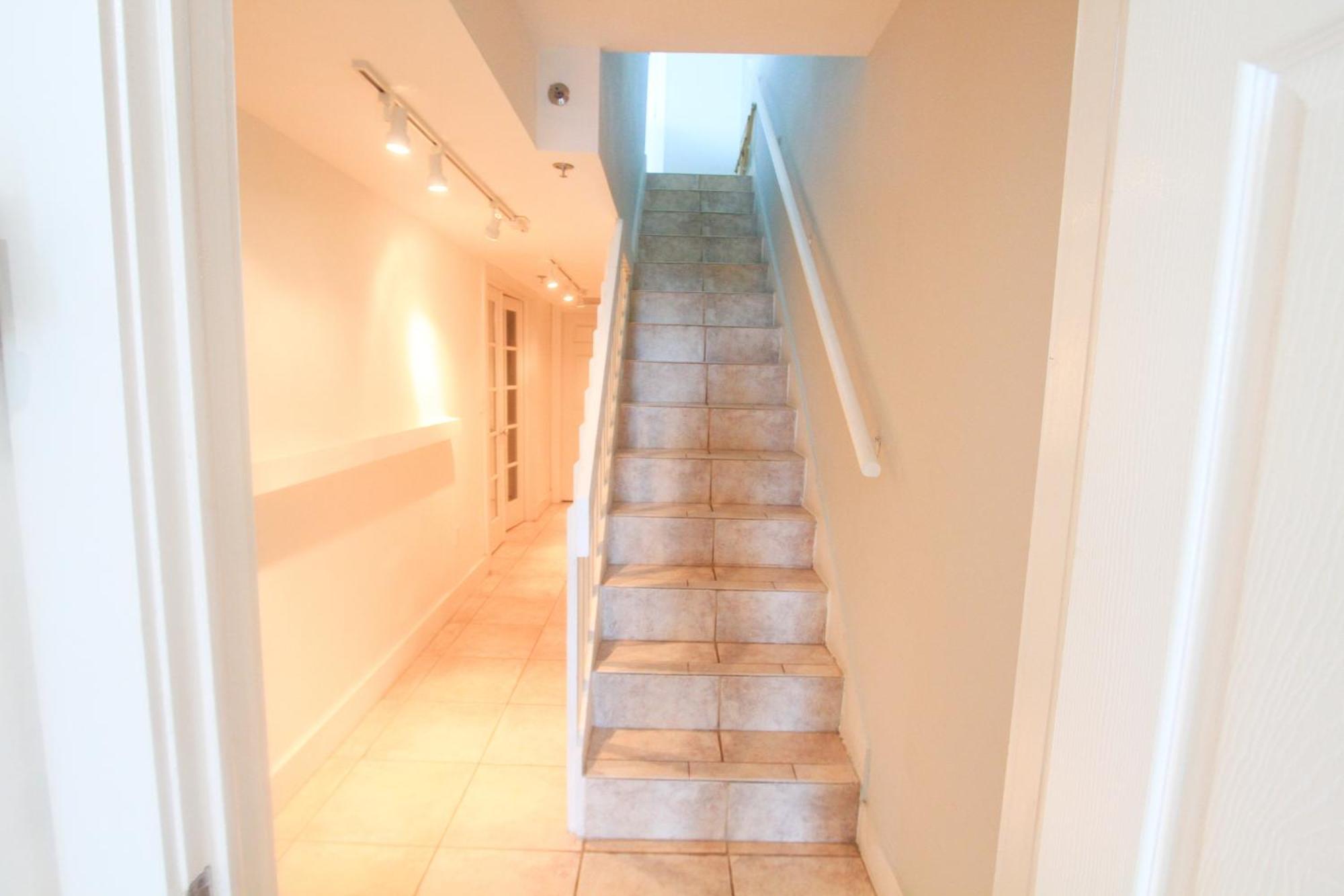 Castle Pavillon 8 Beachfront - Private Beach Access Loft With 2-Story, Pool, Tennis, Free Parking Access マイアミビーチ エクステリア 写真