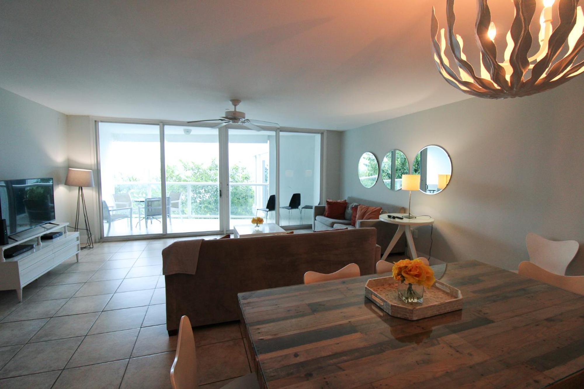 Castle Pavillon 8 Beachfront - Private Beach Access Loft With 2-Story, Pool, Tennis, Free Parking Access マイアミビーチ エクステリア 写真