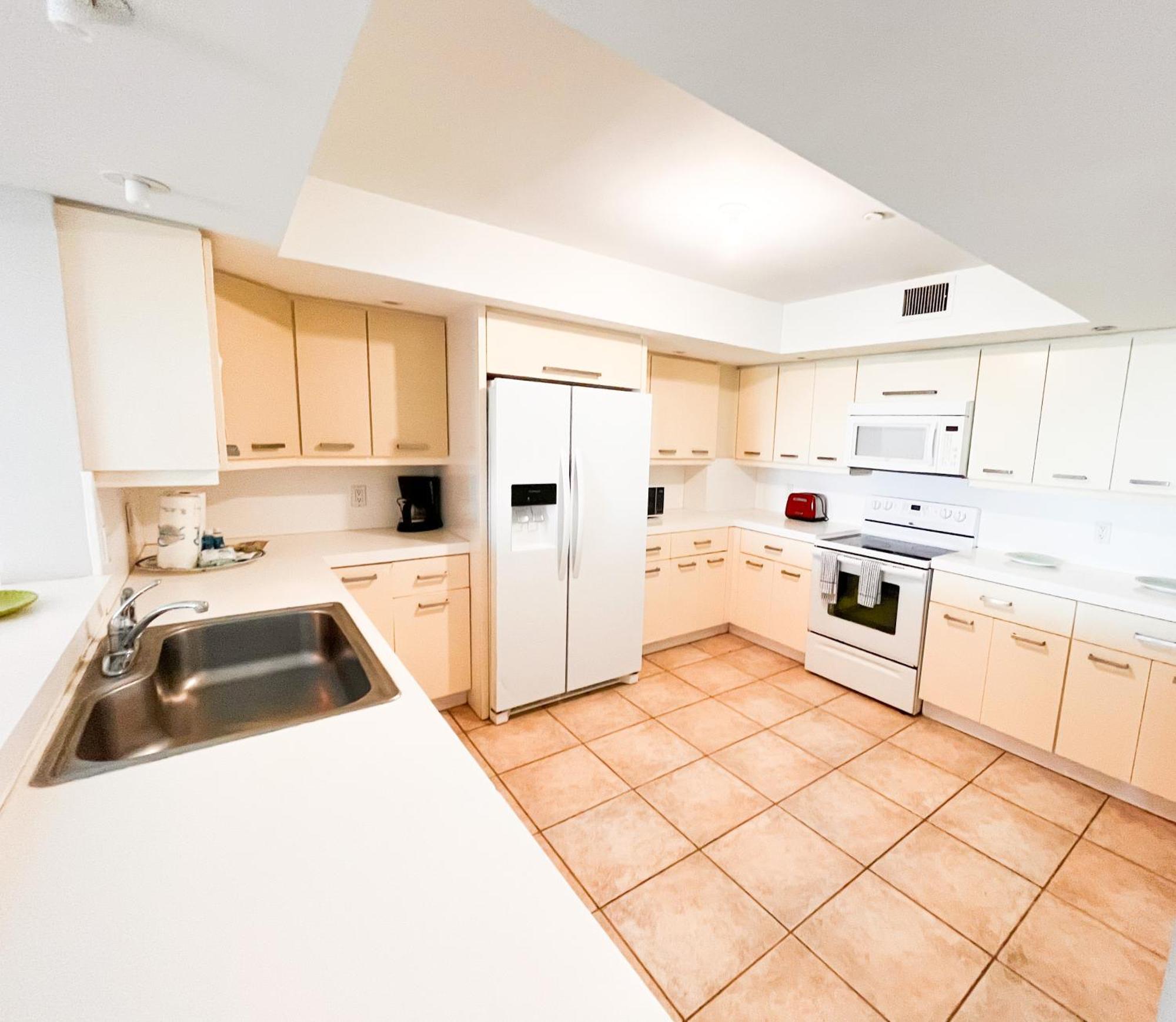Castle Pavillon 8 Beachfront - Private Beach Access Loft With 2-Story, Pool, Tennis, Free Parking Access マイアミビーチ エクステリア 写真