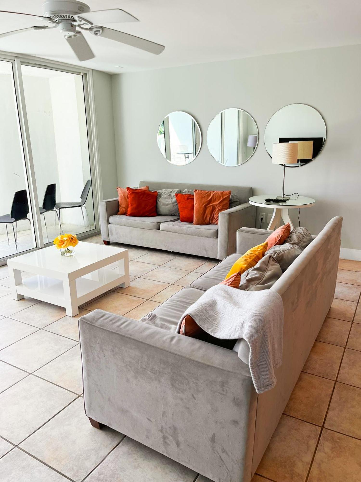 Castle Pavillon 8 Beachfront - Private Beach Access Loft With 2-Story, Pool, Tennis, Free Parking Access マイアミビーチ エクステリア 写真