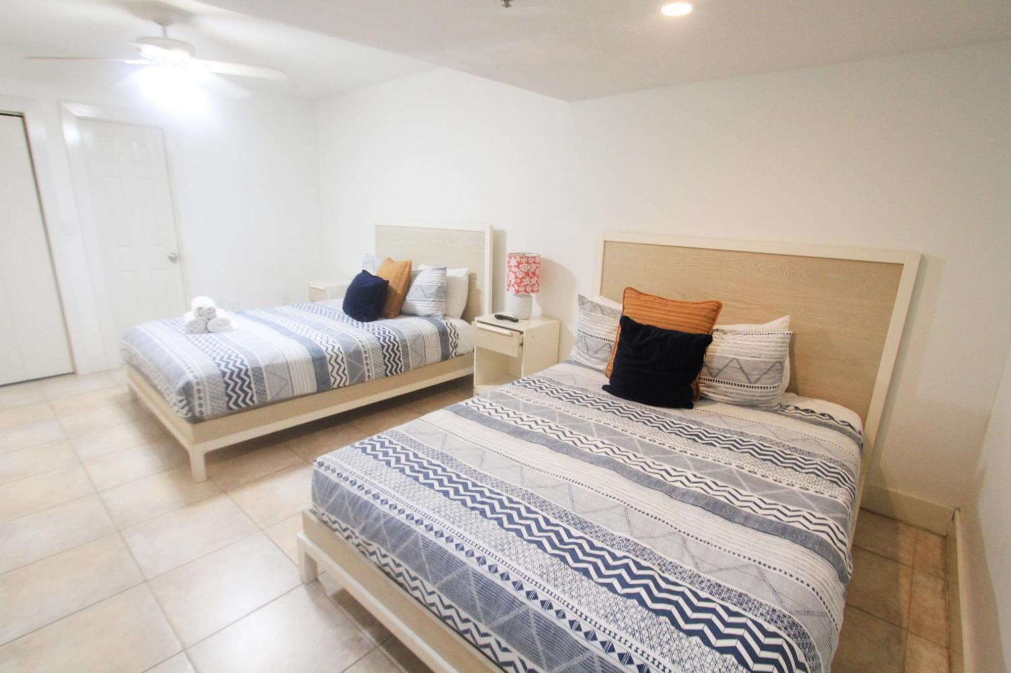 Castle Pavillon 8 Beachfront - Private Beach Access Loft With 2-Story, Pool, Tennis, Free Parking Access マイアミビーチ エクステリア 写真