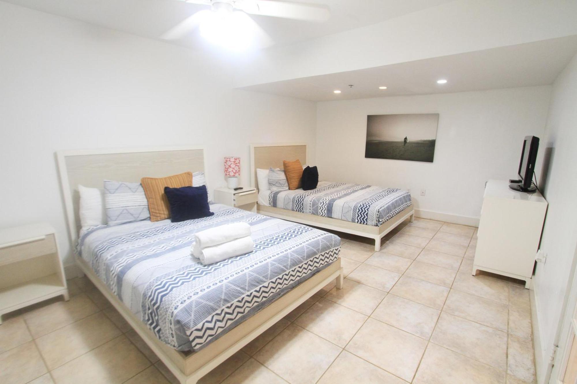 Castle Pavillon 8 Beachfront - Private Beach Access Loft With 2-Story, Pool, Tennis, Free Parking Access マイアミビーチ エクステリア 写真