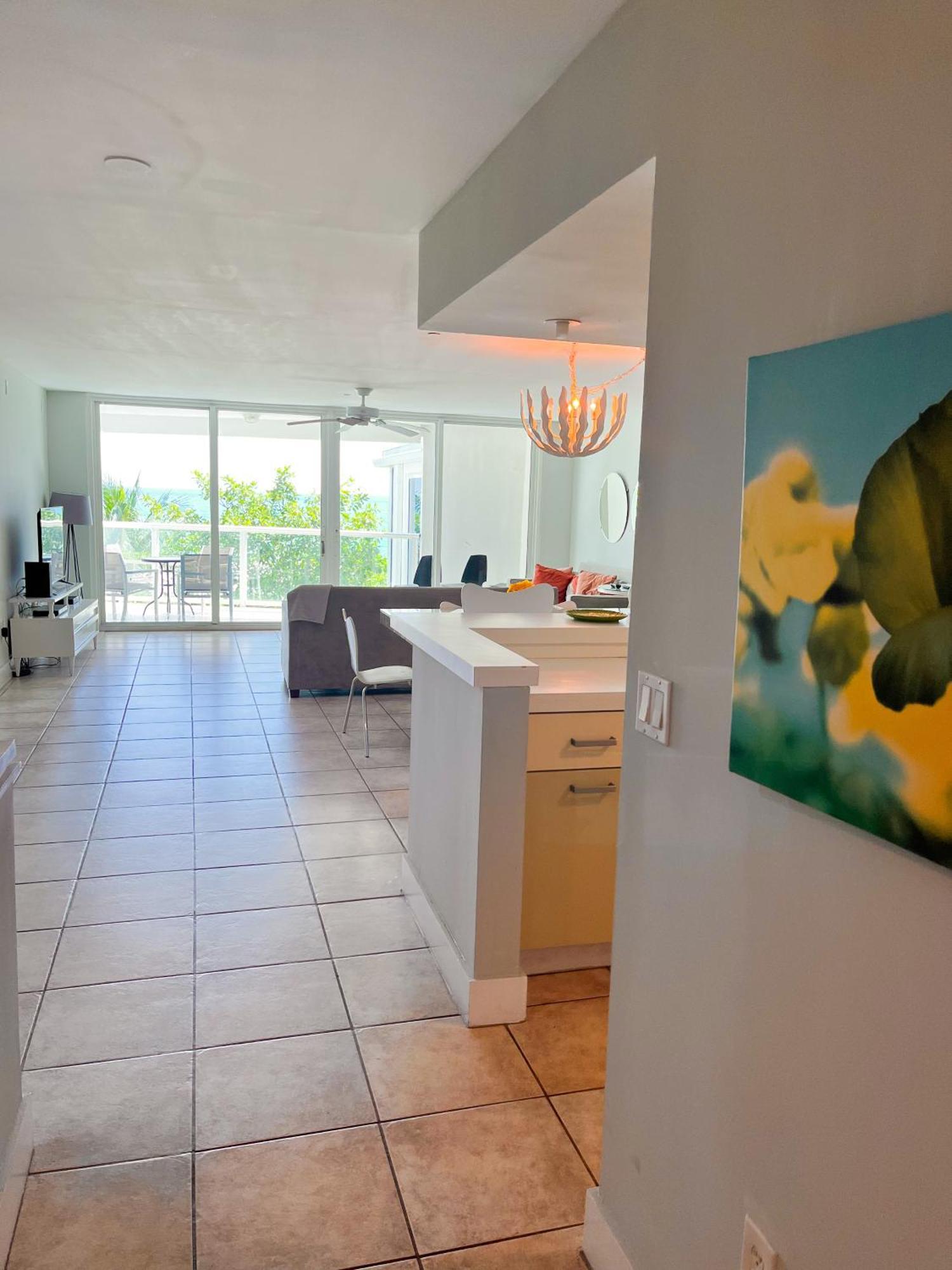 Castle Pavillon 8 Beachfront - Private Beach Access Loft With 2-Story, Pool, Tennis, Free Parking Access マイアミビーチ エクステリア 写真